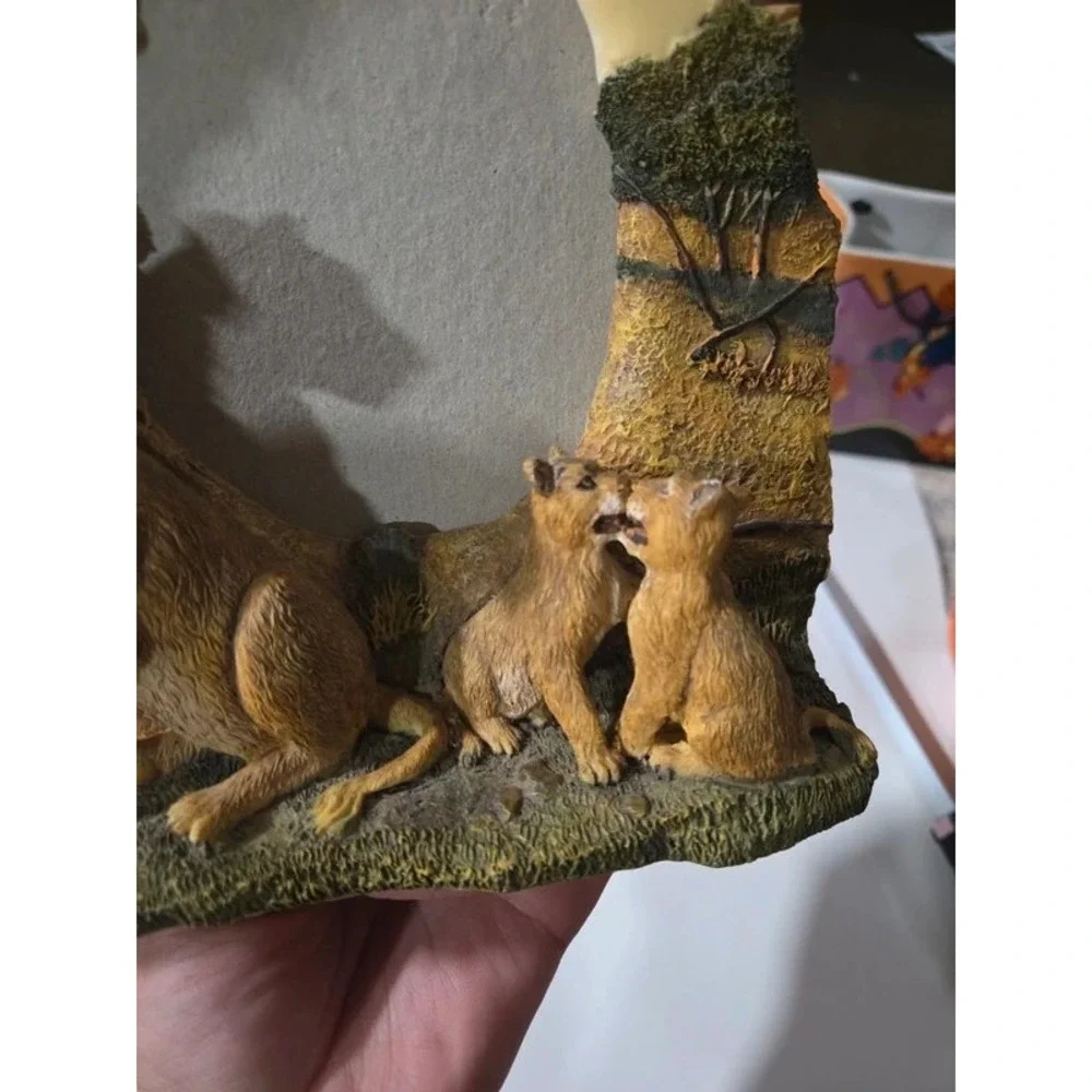 Lion Family 3D Resin Picture Frame Safari Wildlife Decor Lioness and Cubs Oval