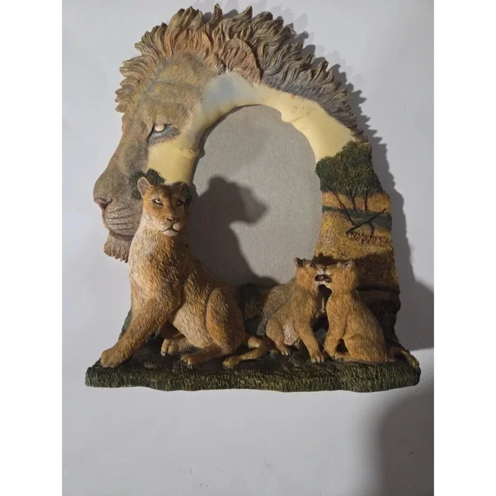 Lion Family 3D Resin Picture Frame Safari Wildlife Decor Lioness and Cubs Oval