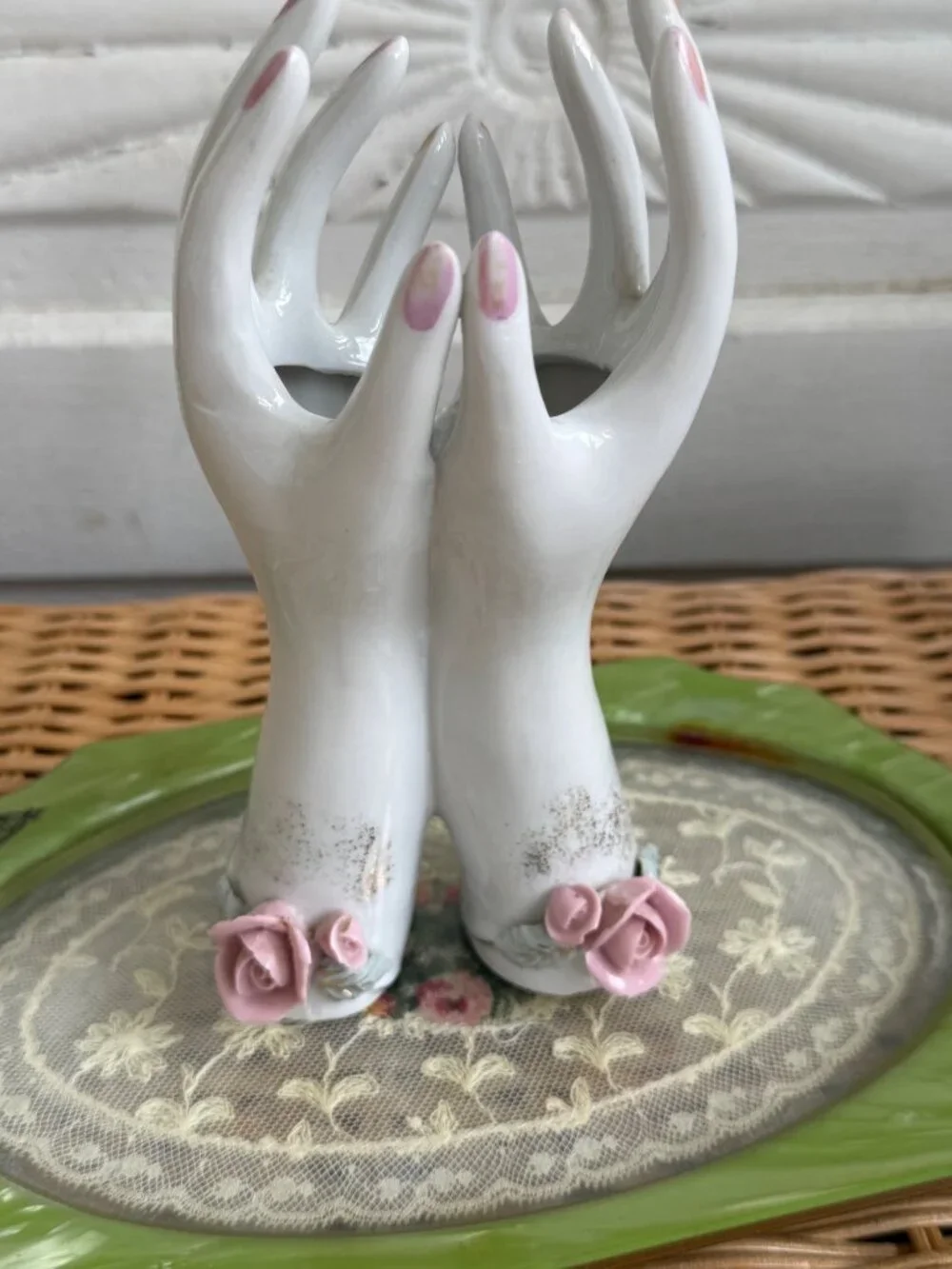 Vintage 50's Lefton Porcelain Cupping Hands Vase Pink Roses Cottage Chic