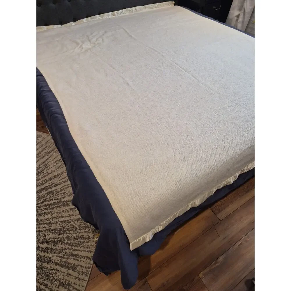 Satin vintage acrylic