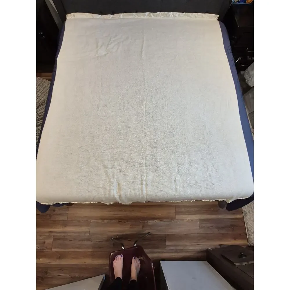 Satin vintage acrylic