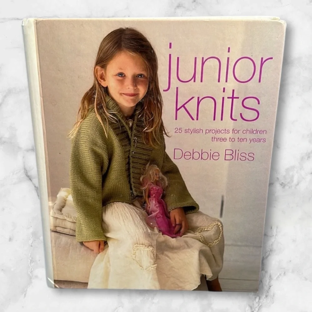 Junior Knits 25 stylish projects for children’s clothing Debbie Bliss book