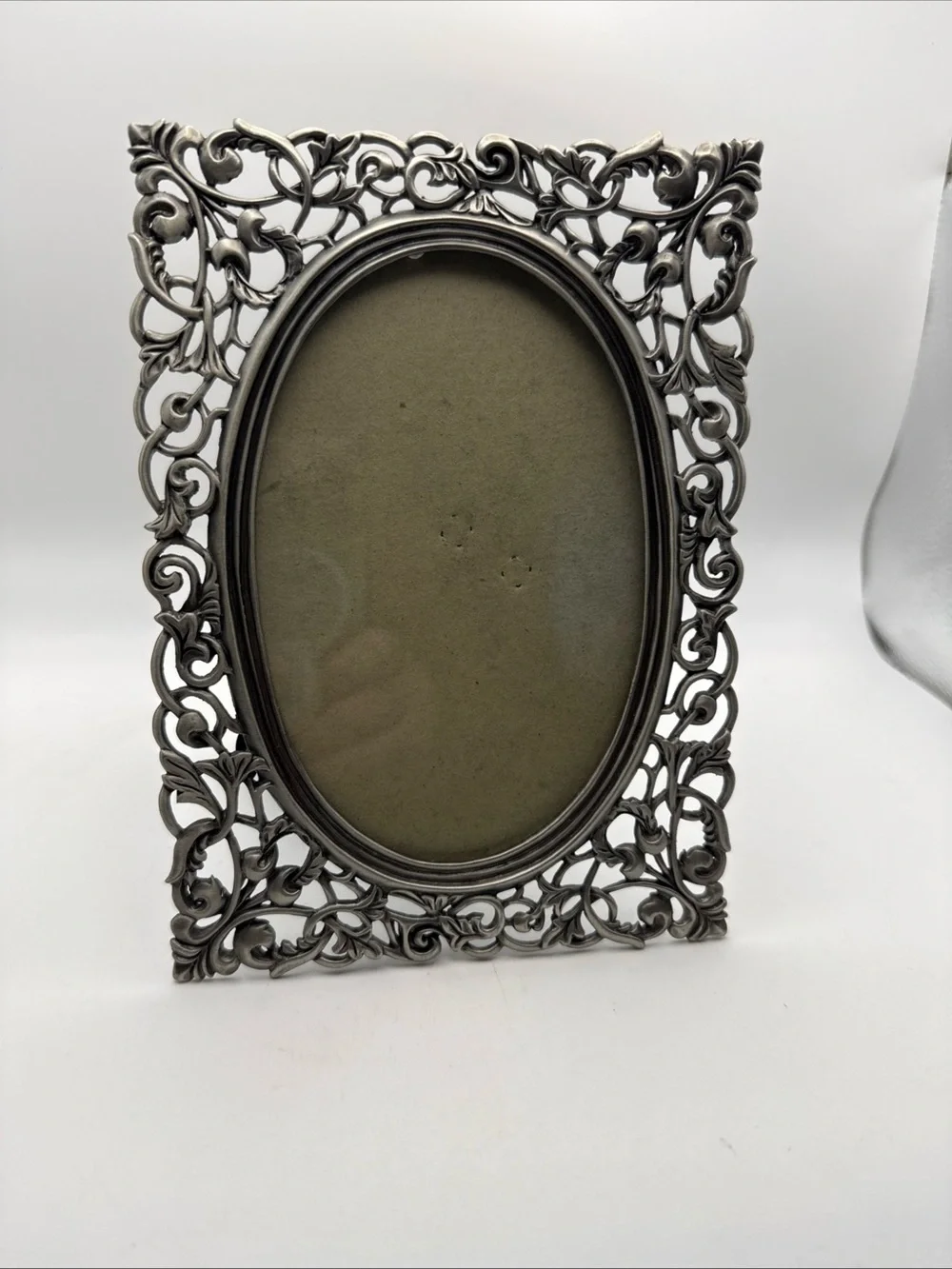 Vintage Victorian Style Ornate Swirl Leaf Pewter Color Picture Frame 6”x4” Oval