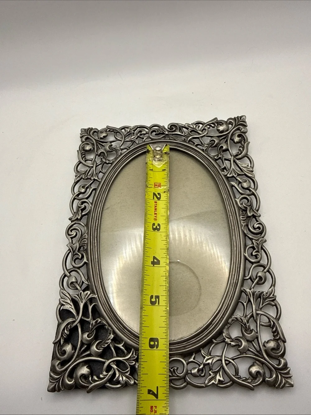 Vintage Victorian Style Ornate Swirl Leaf Pewter Color Picture Frame 6”x4” Oval