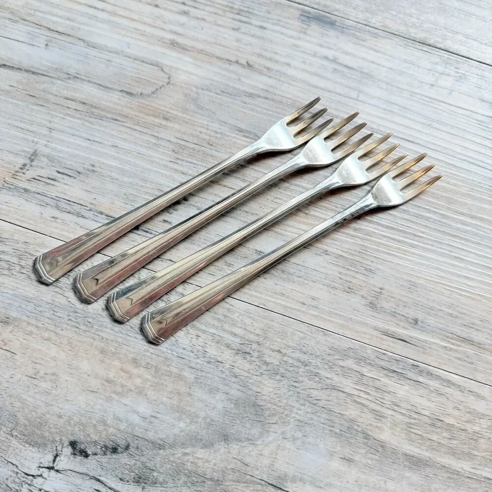 Set of 4 Oneida Northwest Silverplate Cocktail Seafood Forks USA Vintage Flatwar