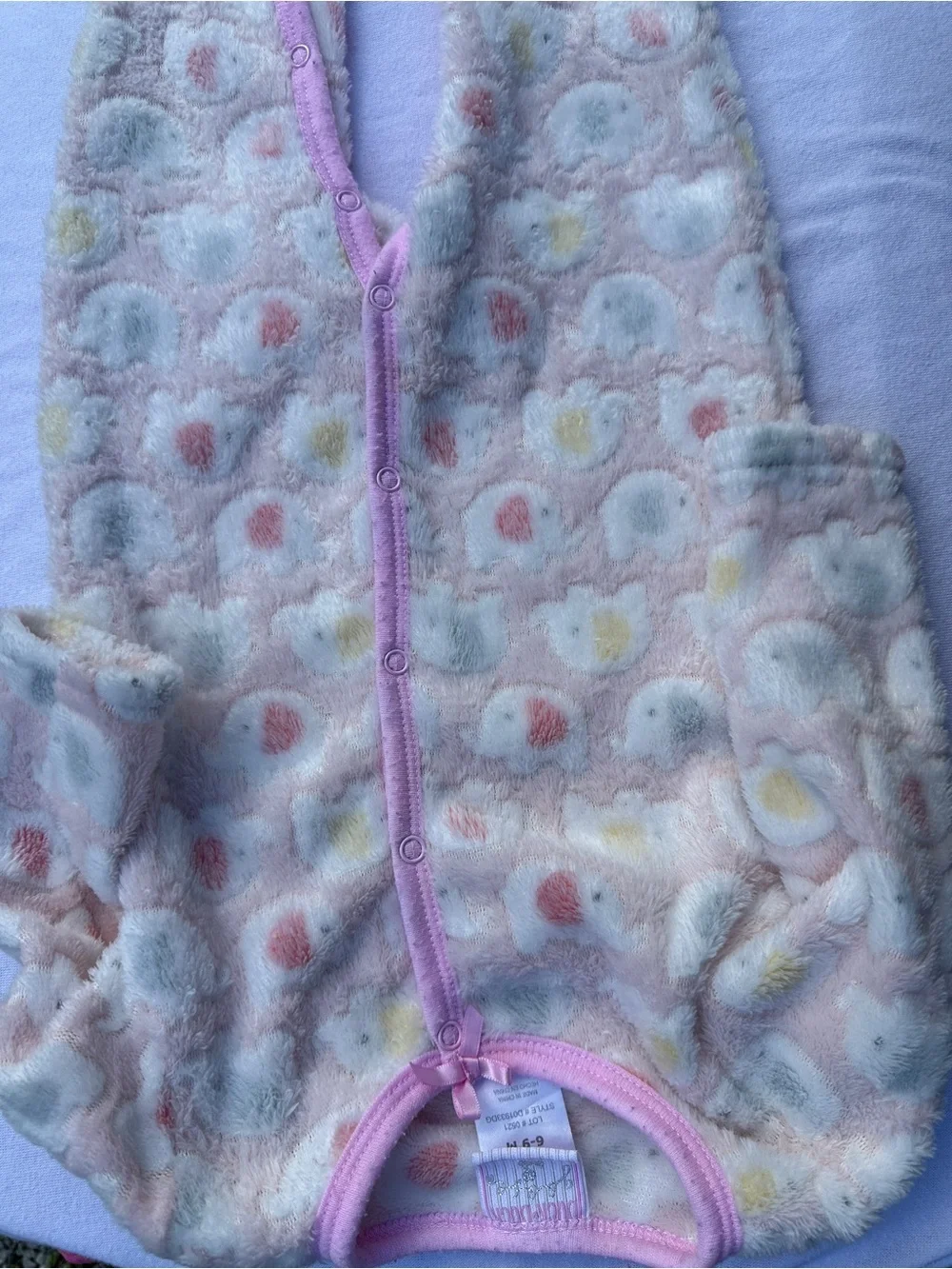 N/A has footed pastel