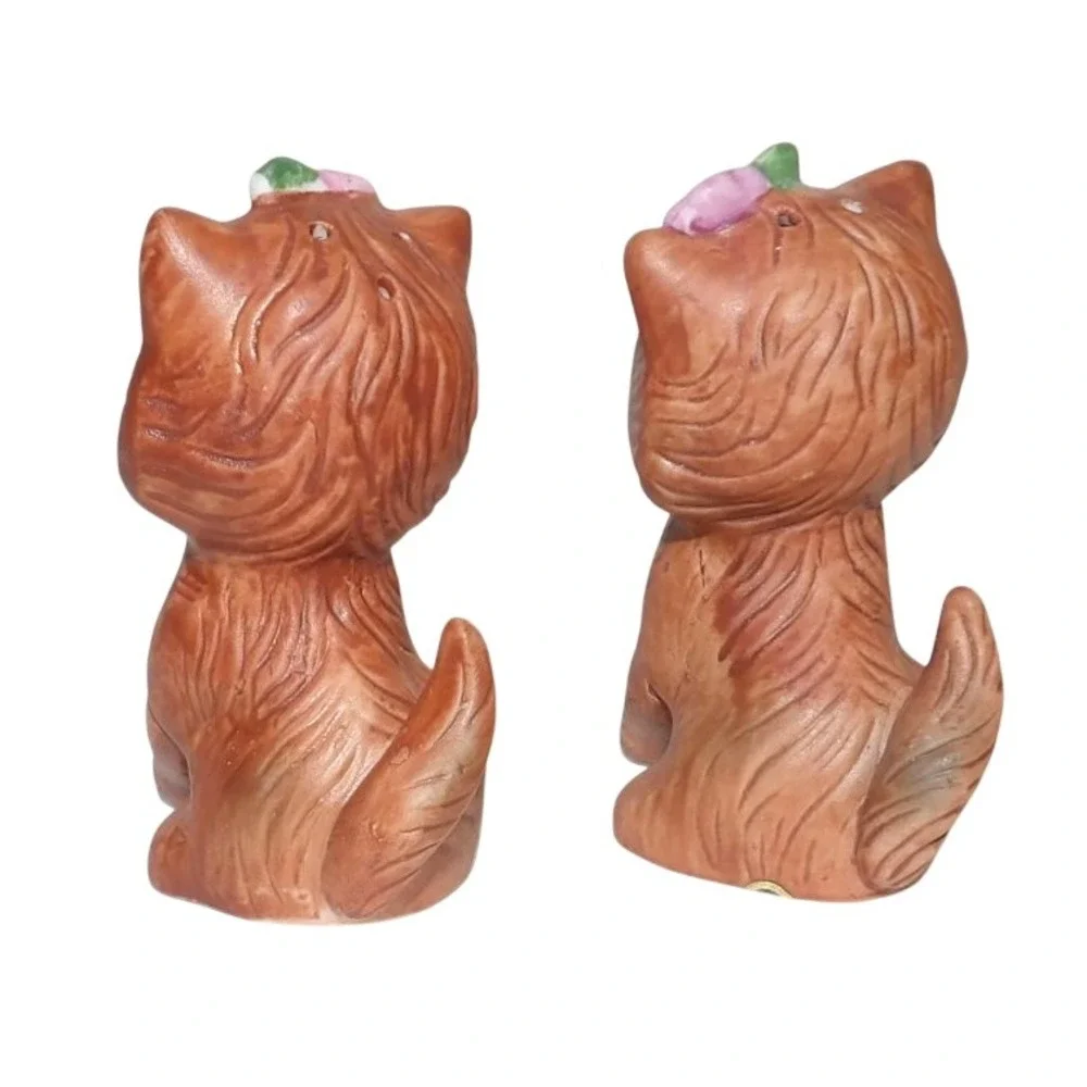 Vintage Kitten Salt and Pepper Shakers Brown White Flower Korea Kitsch MCM