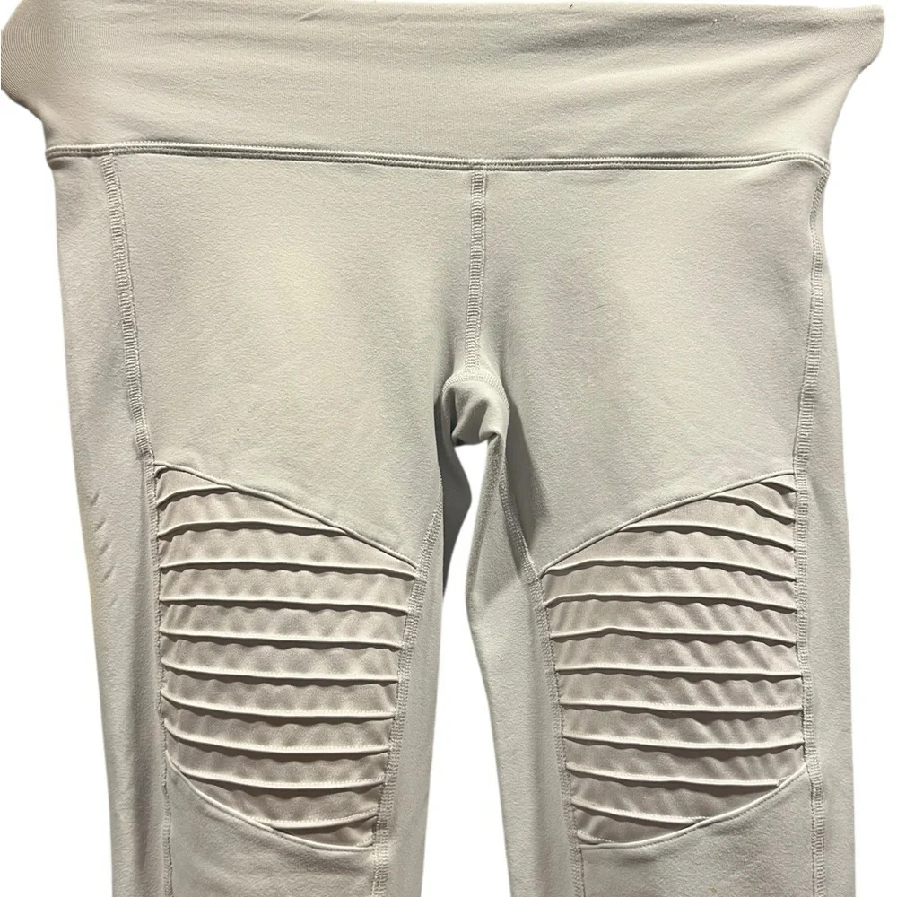 ALO Yoga elegant cream
