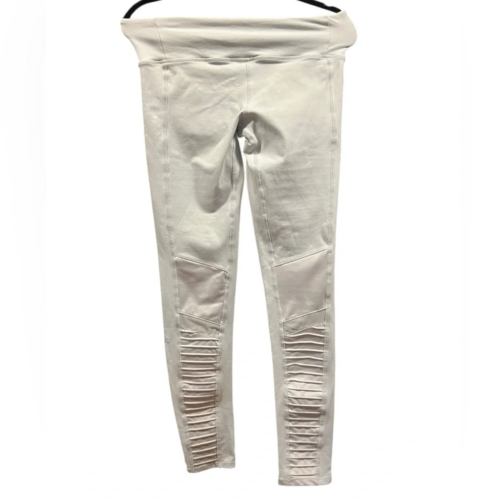 ALO Yoga elegant cream