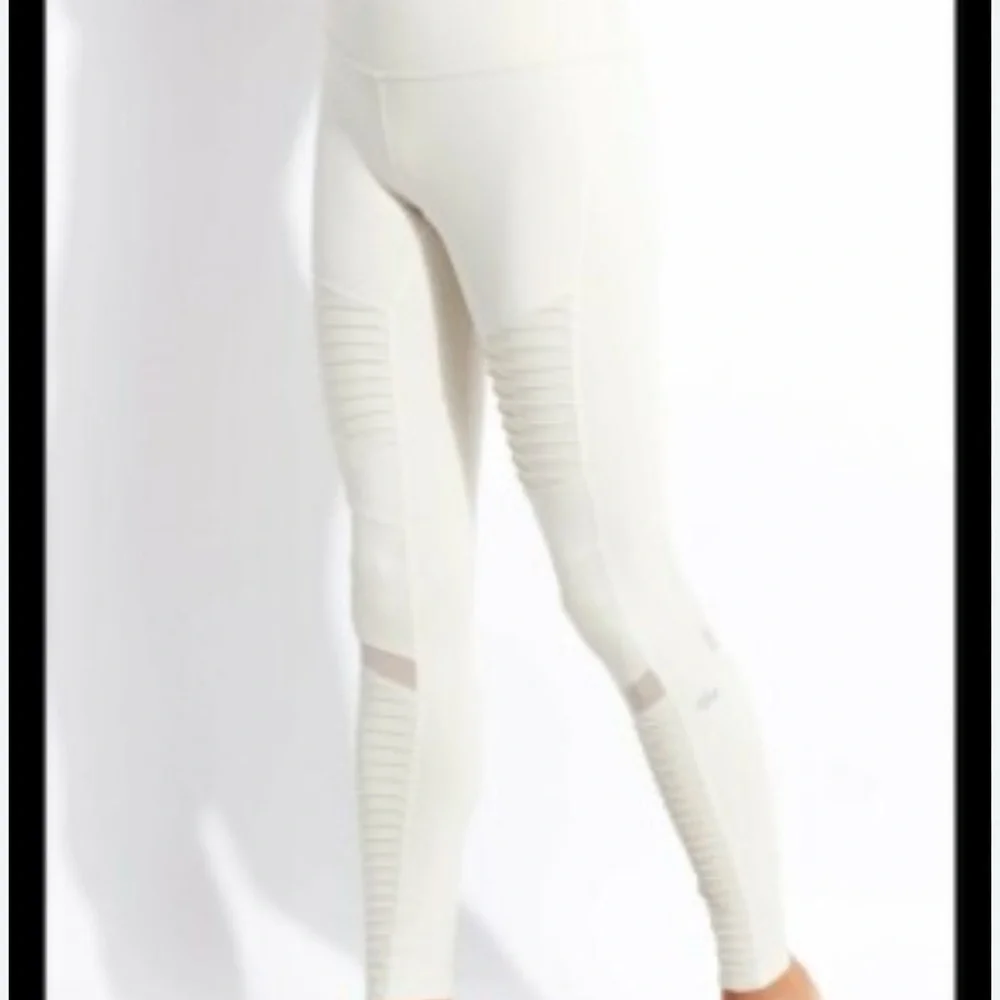 ALO Yoga elegant cream