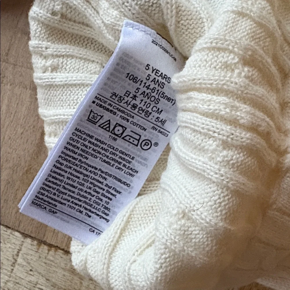 GAP nwt cream