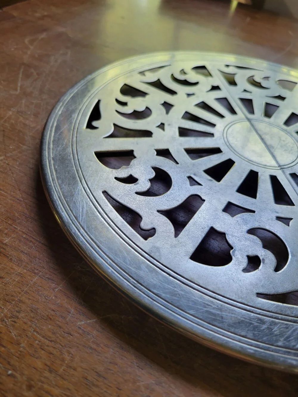 N/A round metal