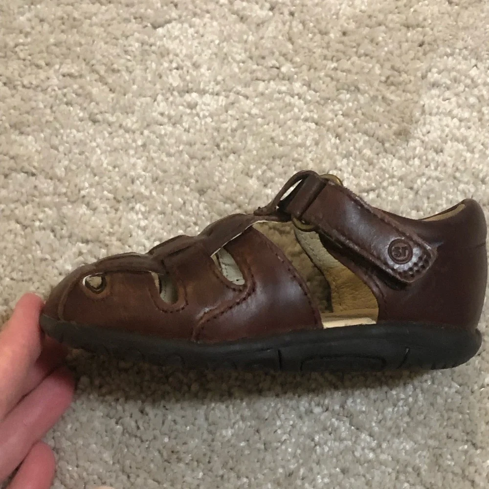 Stride Rite preowned ensuring odor