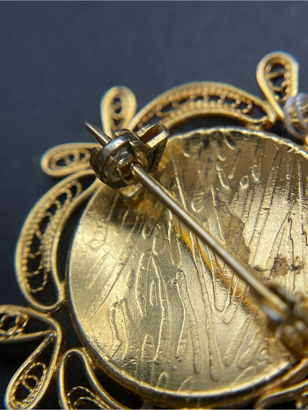 Vintage Mid Century Japanese Damascene Bird Brooch Gold Tone Filigree Frame