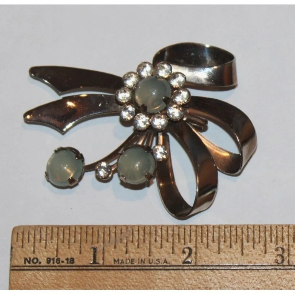 vintage clear rhinestone brooch‎ pin silver tone with green chalcedony