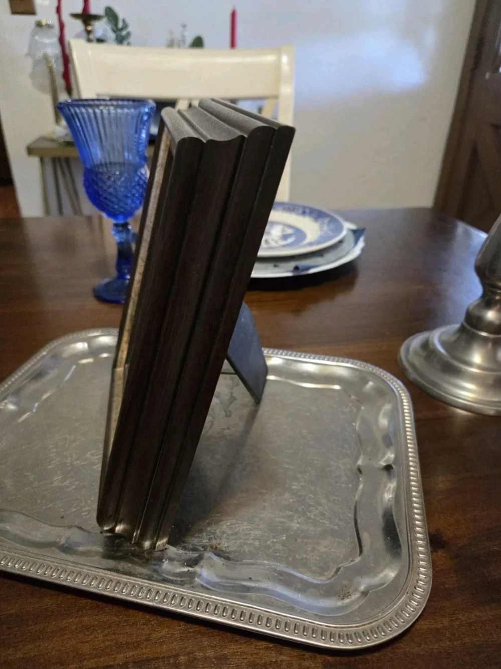 Vintage Hartcraft picture frame features a traditional brown wood finish