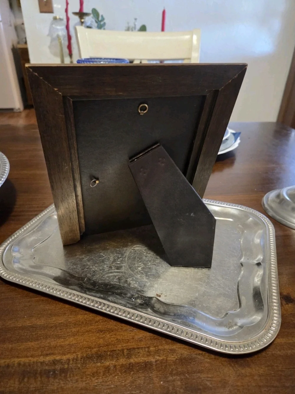 Vintage Hartcraft picture frame features a traditional brown wood finish