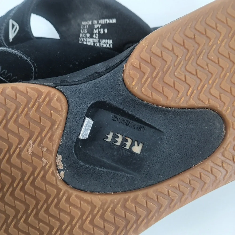 Reef Fanning Mens Sz 9 Black Flip Flop Sandals with Bottle Opener 002026-BLA