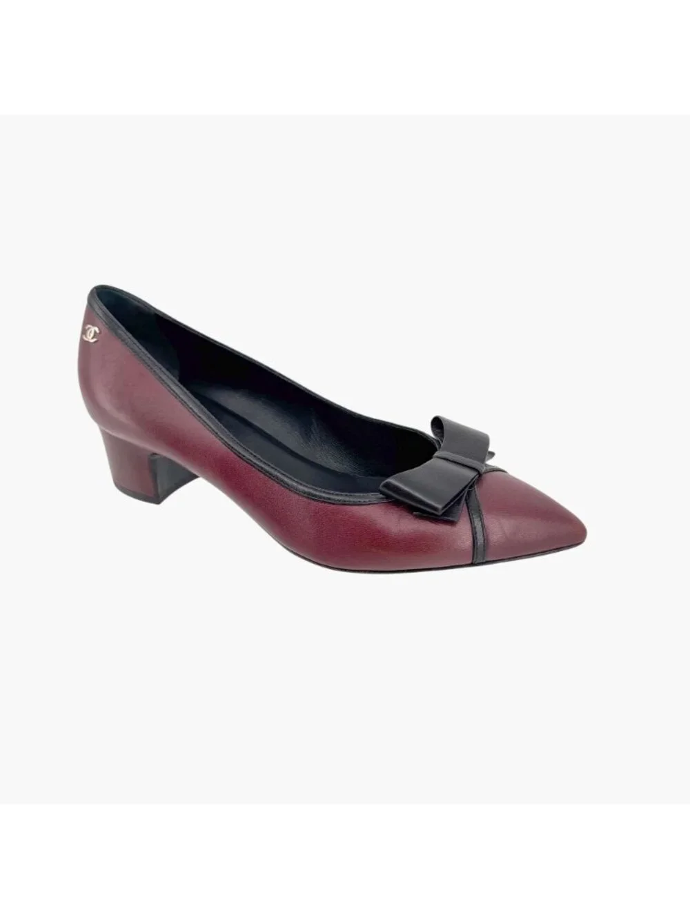 CHANEL pointed toe