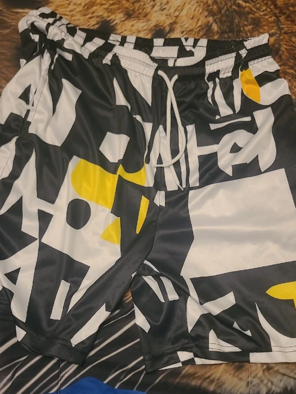 Men's Black, White & Yellow Graphic Athletic Shorts