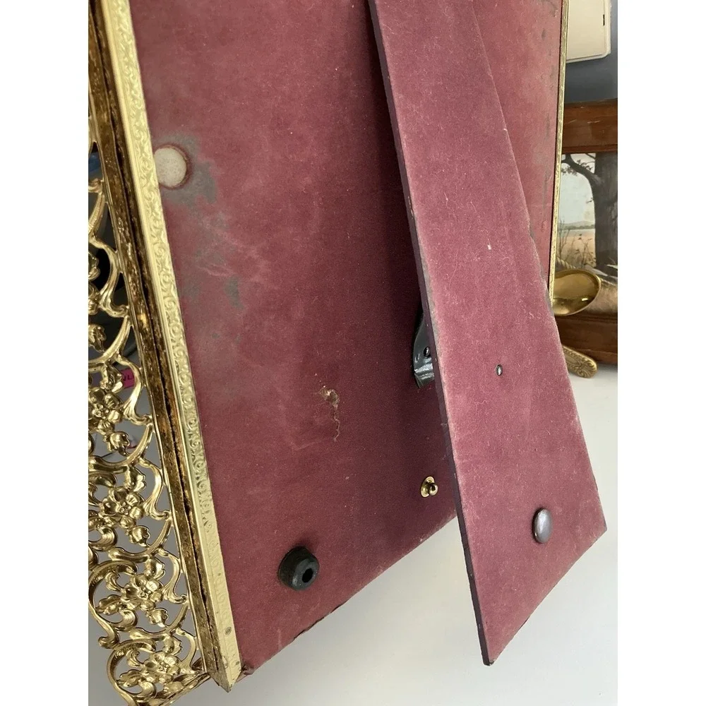 unbranded tray stand lay