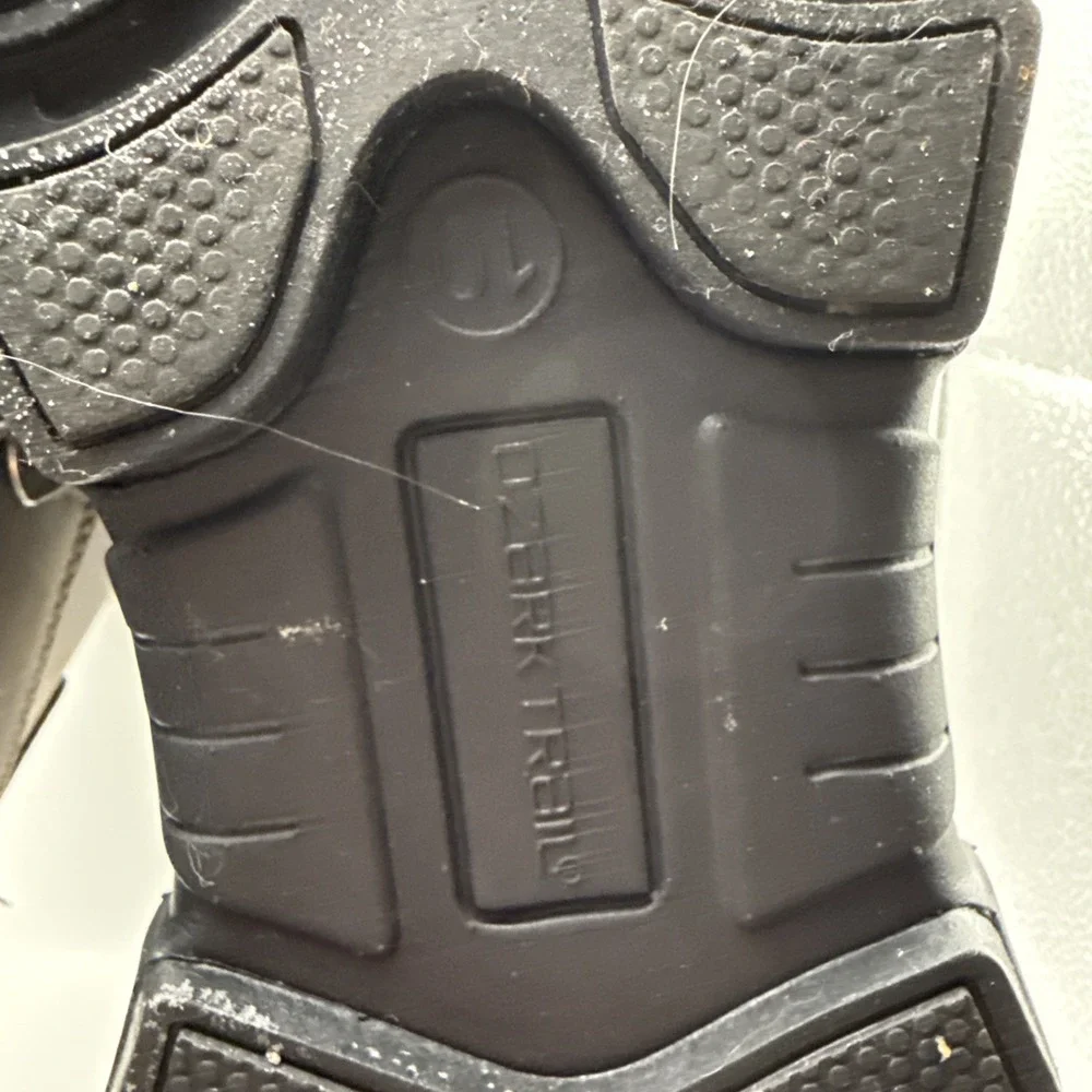 Ozark Trail Men's Size 10 Snow Boot Waterproof  Rated Pull On Walking Hunting