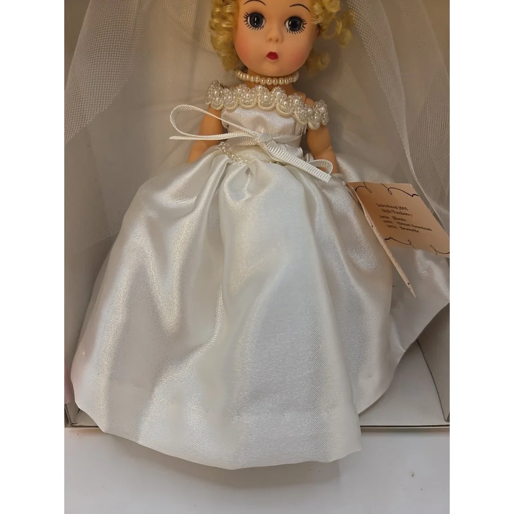 NIB Madame Alexander Memories of a Lifetime 30650 Blonde.‎ Wtag. RARE