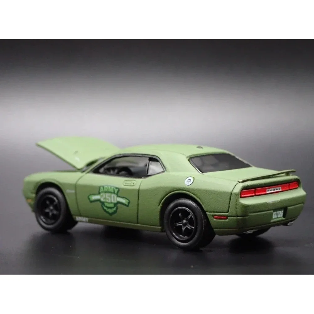 Johnny Lightning features die
