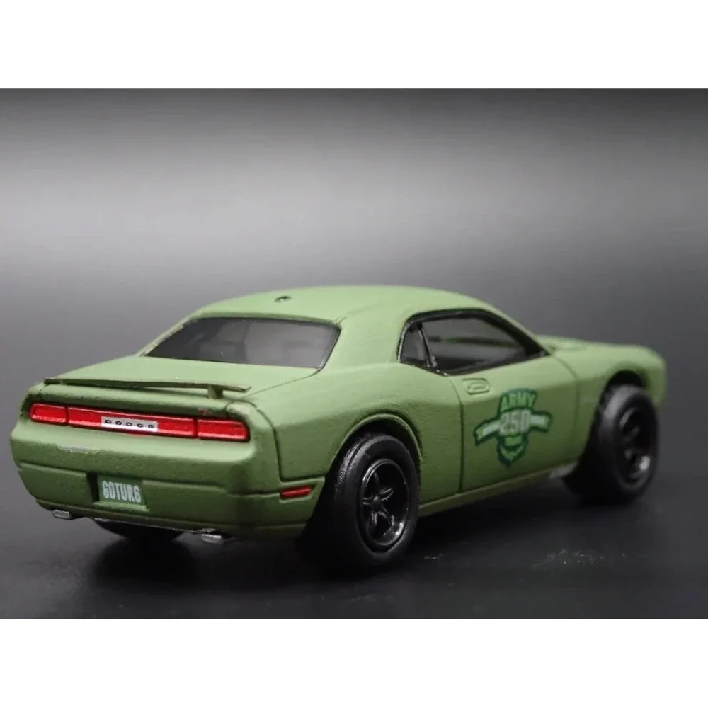 Johnny Lightning features die