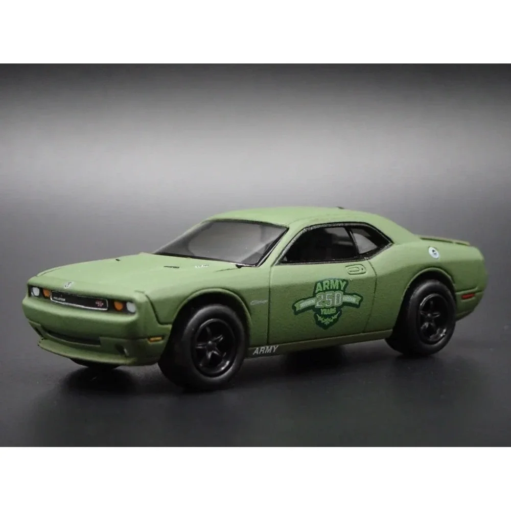 Johnny Lightning features die