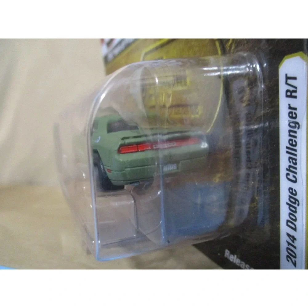 Johnny Lightning features die