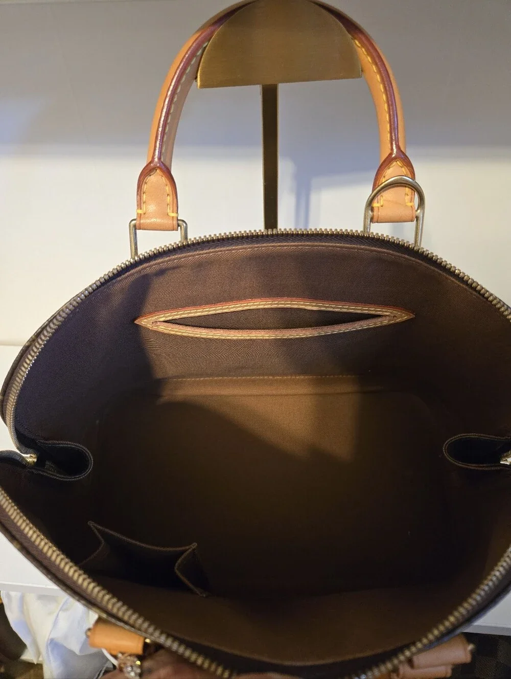 Louis Vuitton preloved minimal