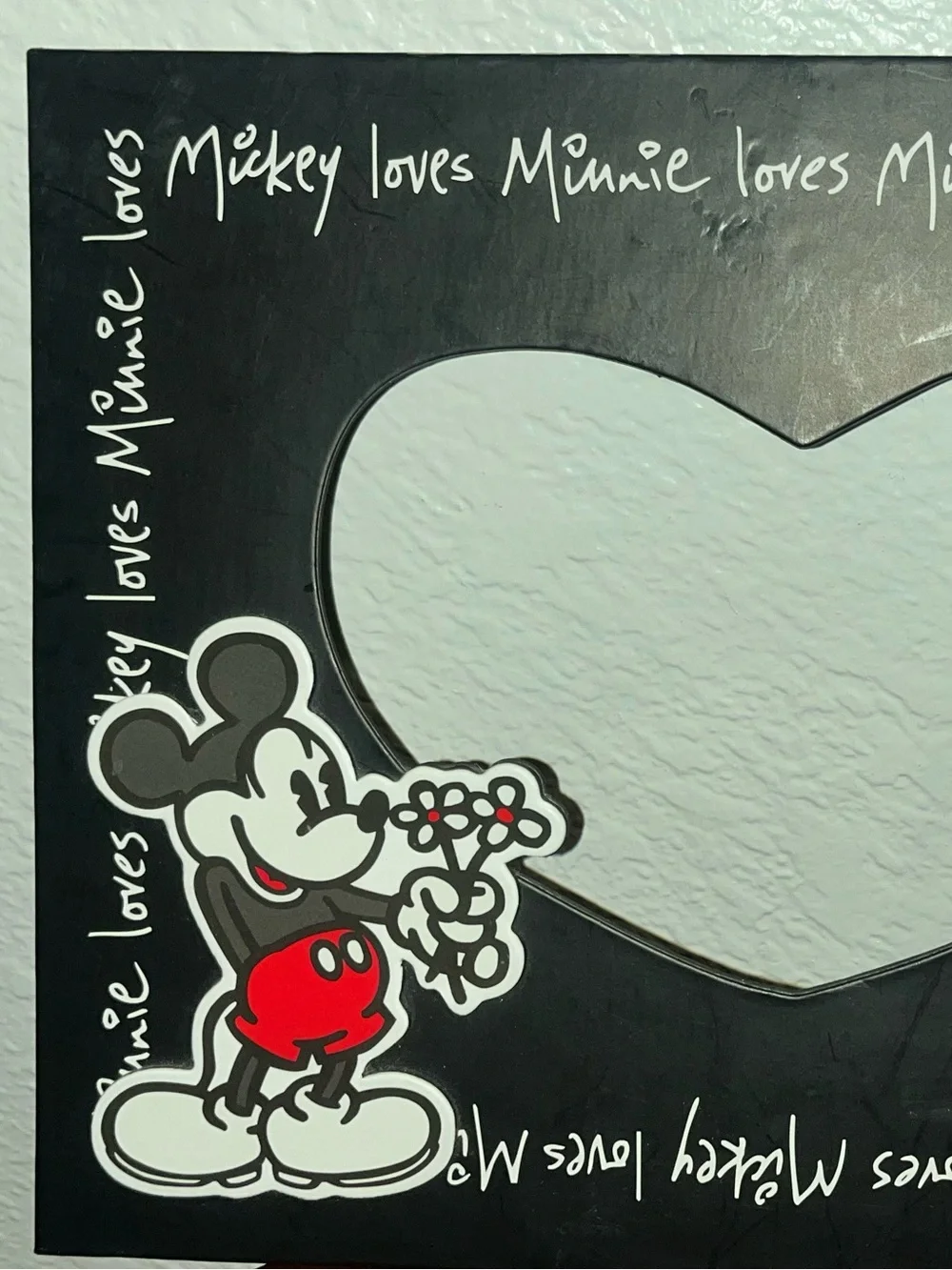Disney fan background red