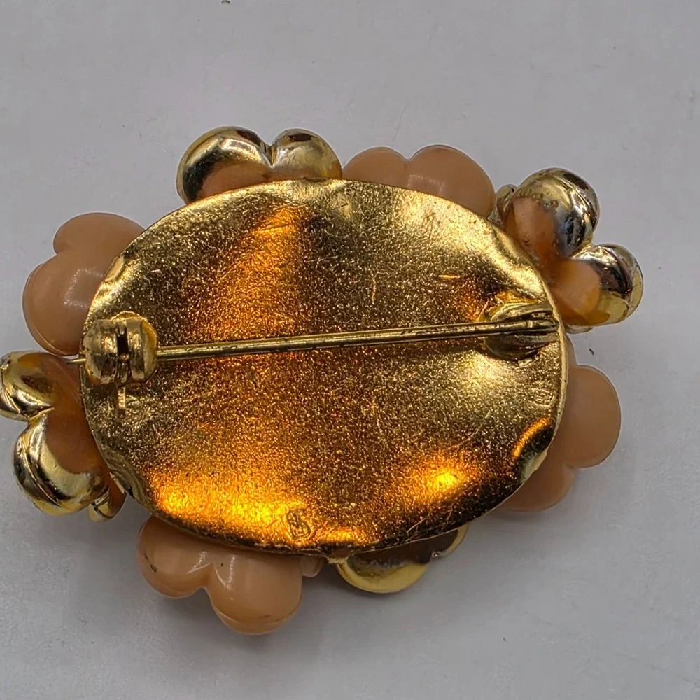 Vintage Peach Floral Brooch Gold Tone Lucite Flower Cluster State Costume‎ Pin