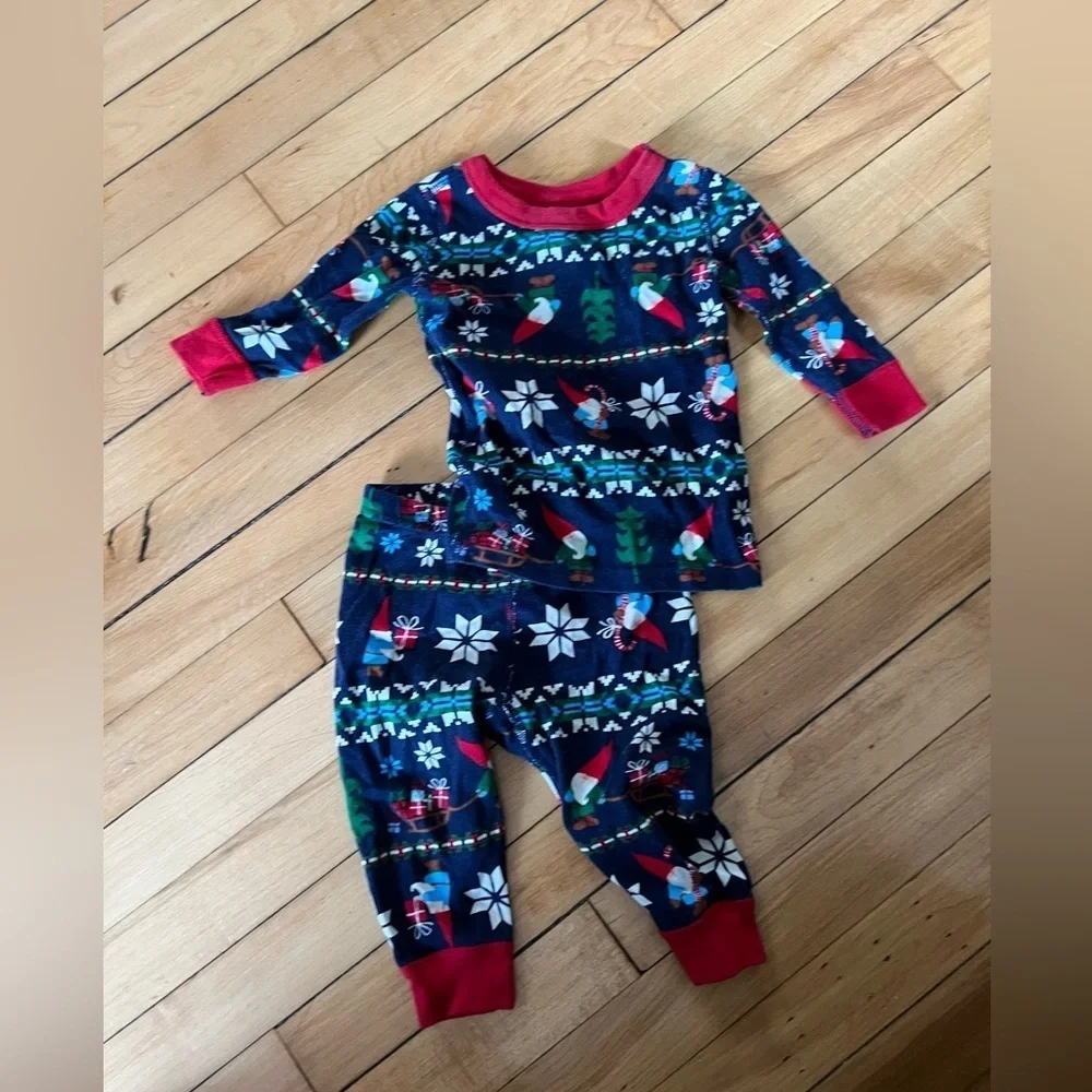 Hanna Andersson Gnome‎ Christmas two piece pajama set long sleeve