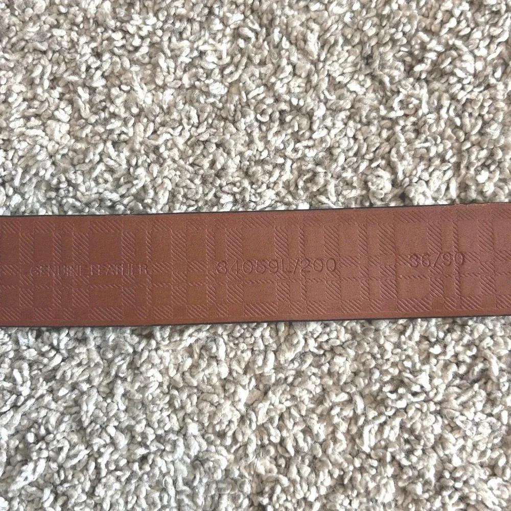Boconi leather subtle designed