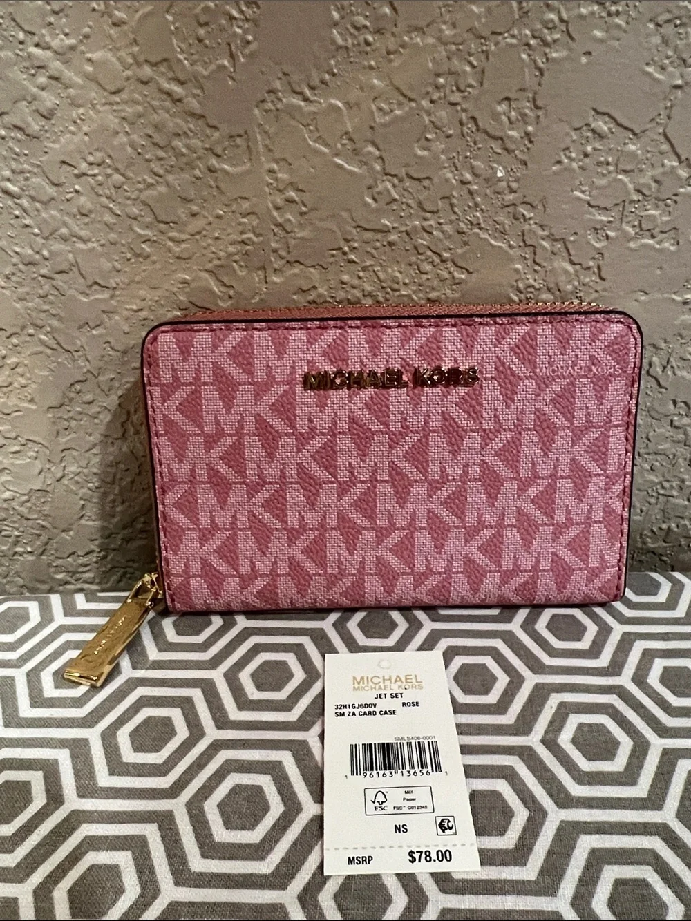 Michael Kors Rose Jet Set Signature Zip Around Wallet.  SM ZA Card case gold