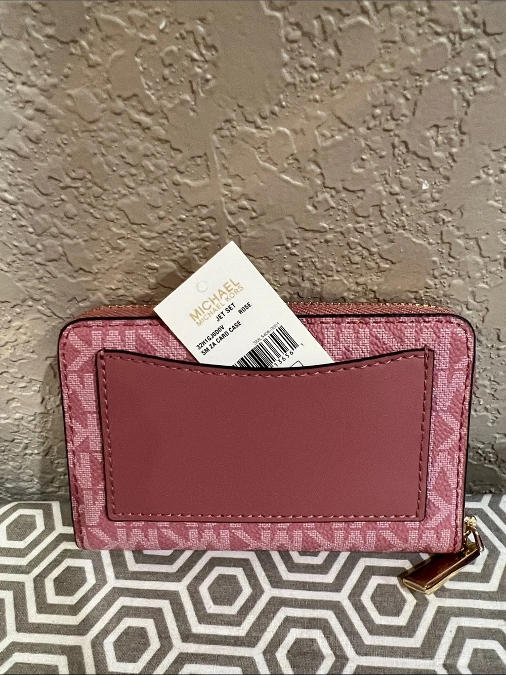 Michael Kors Rose Jet Set Signature Zip Around Wallet.  SM ZA Card case gold