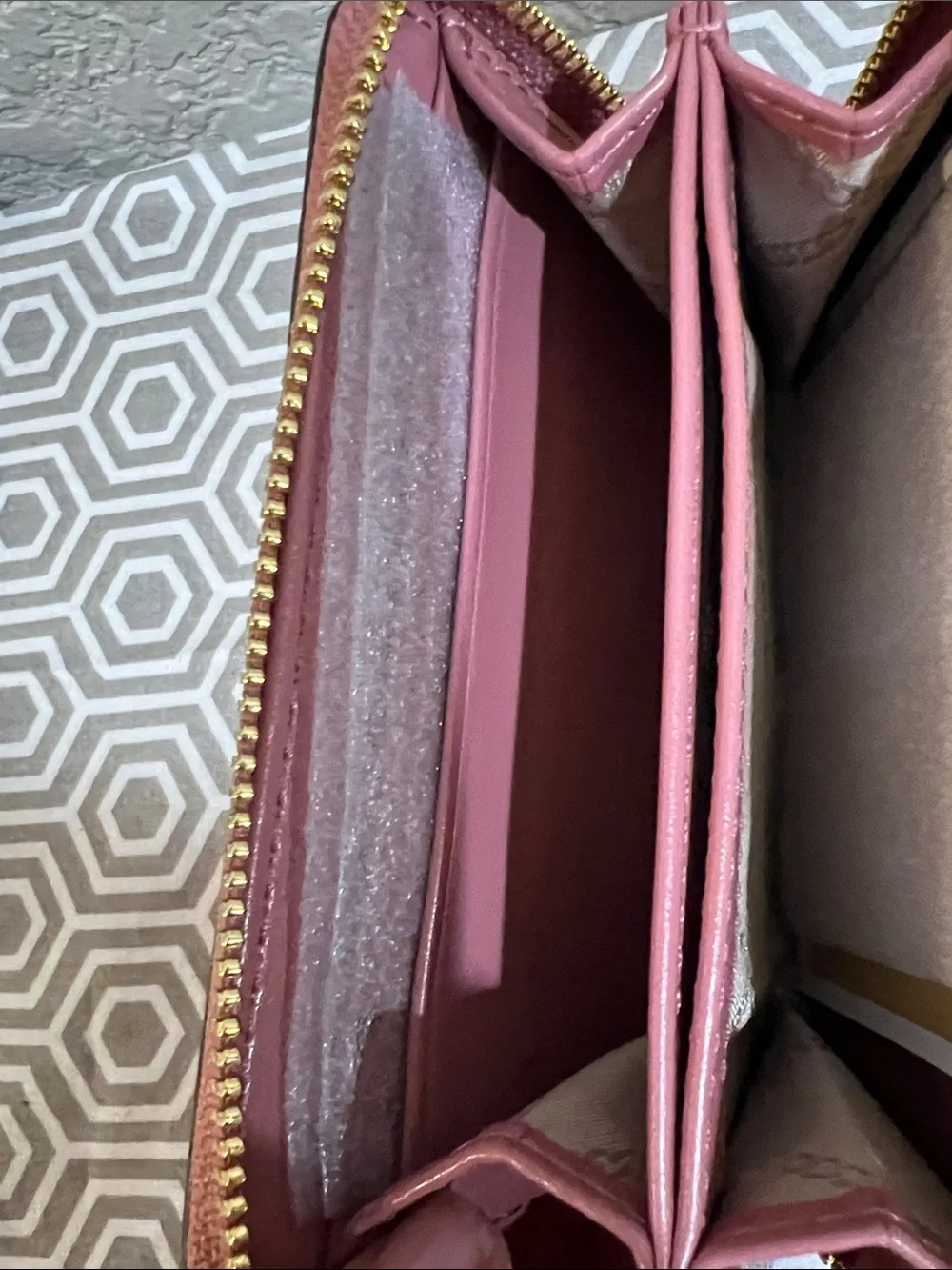 Michael Kors Rose Jet Set Signature Zip Around Wallet.  SM ZA Card case gold