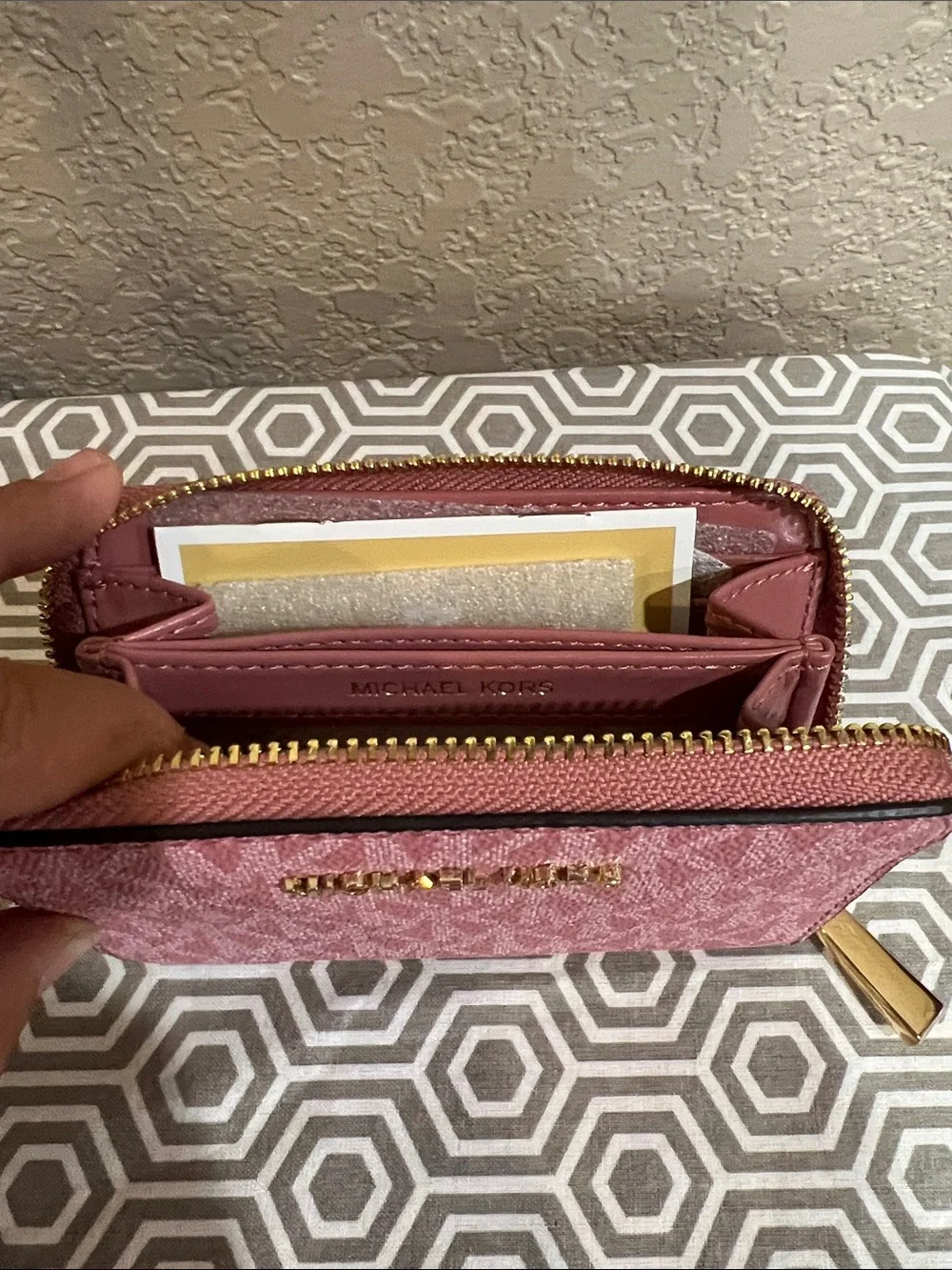 Michael Kors Rose Jet Set Signature Zip Around Wallet.  SM ZA Card case gold