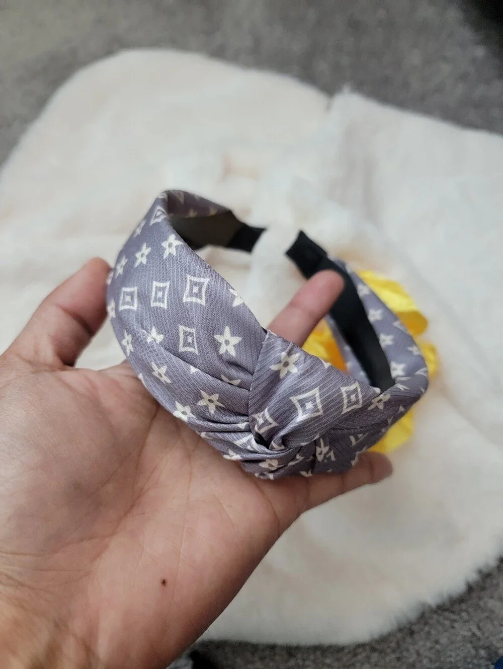 2pcs Gray Patterned Knotted Headband And Yellow Hair Tie