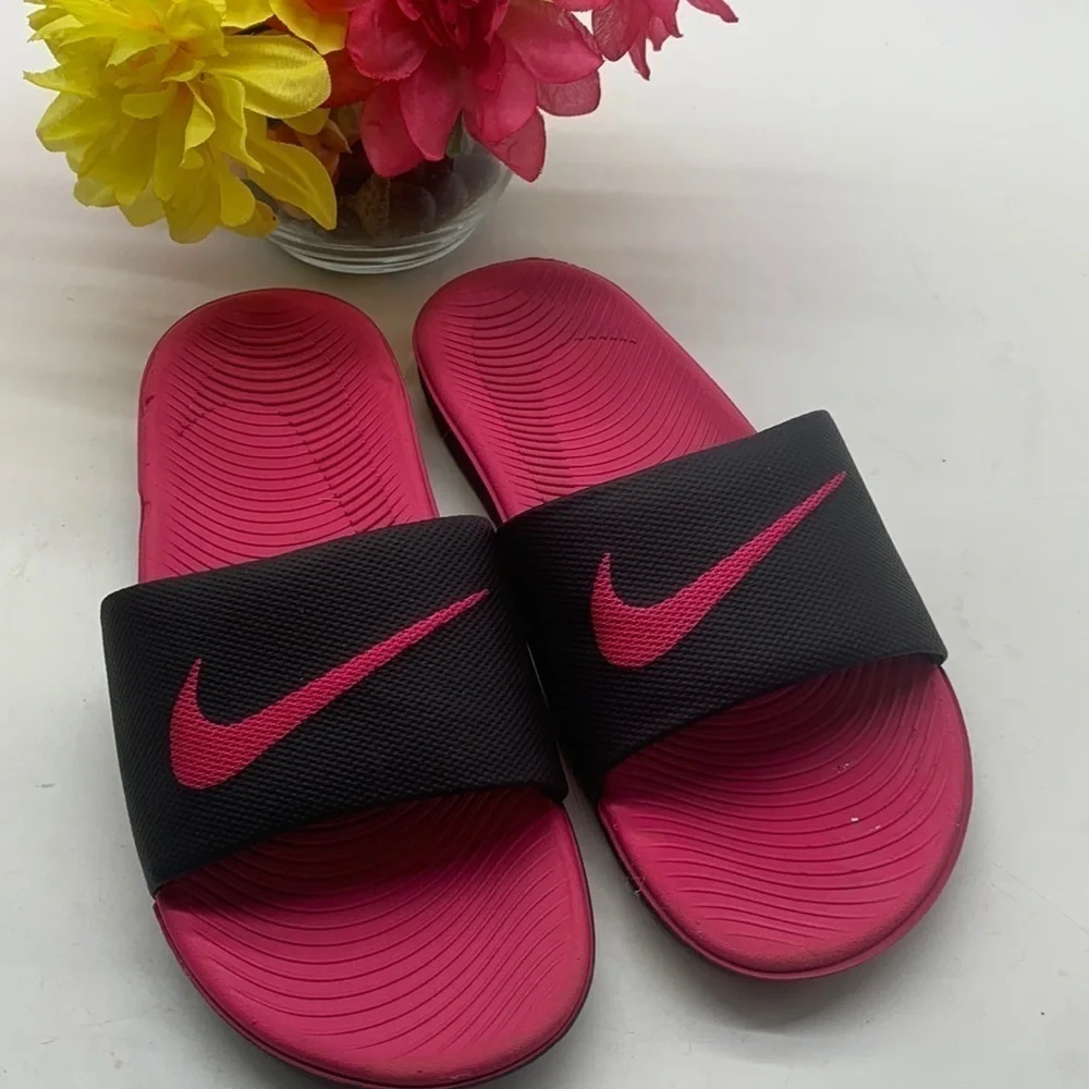 Nike Hot Pink Black Slide Sandals Sz 5Y. KS1316