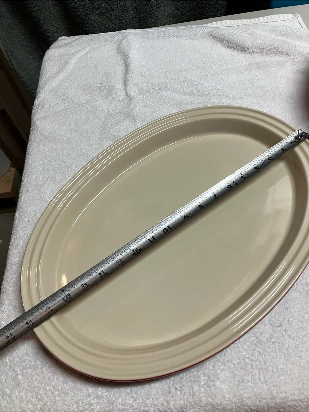 Le Creuset Stoneware Heritage Red and Cream Platter. Like new 18”