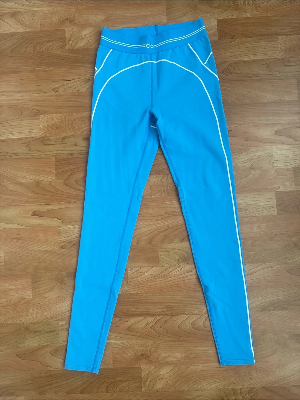 NEVER WORN ALO Yoga Airbrush High-Waist Heart Throb Legging
