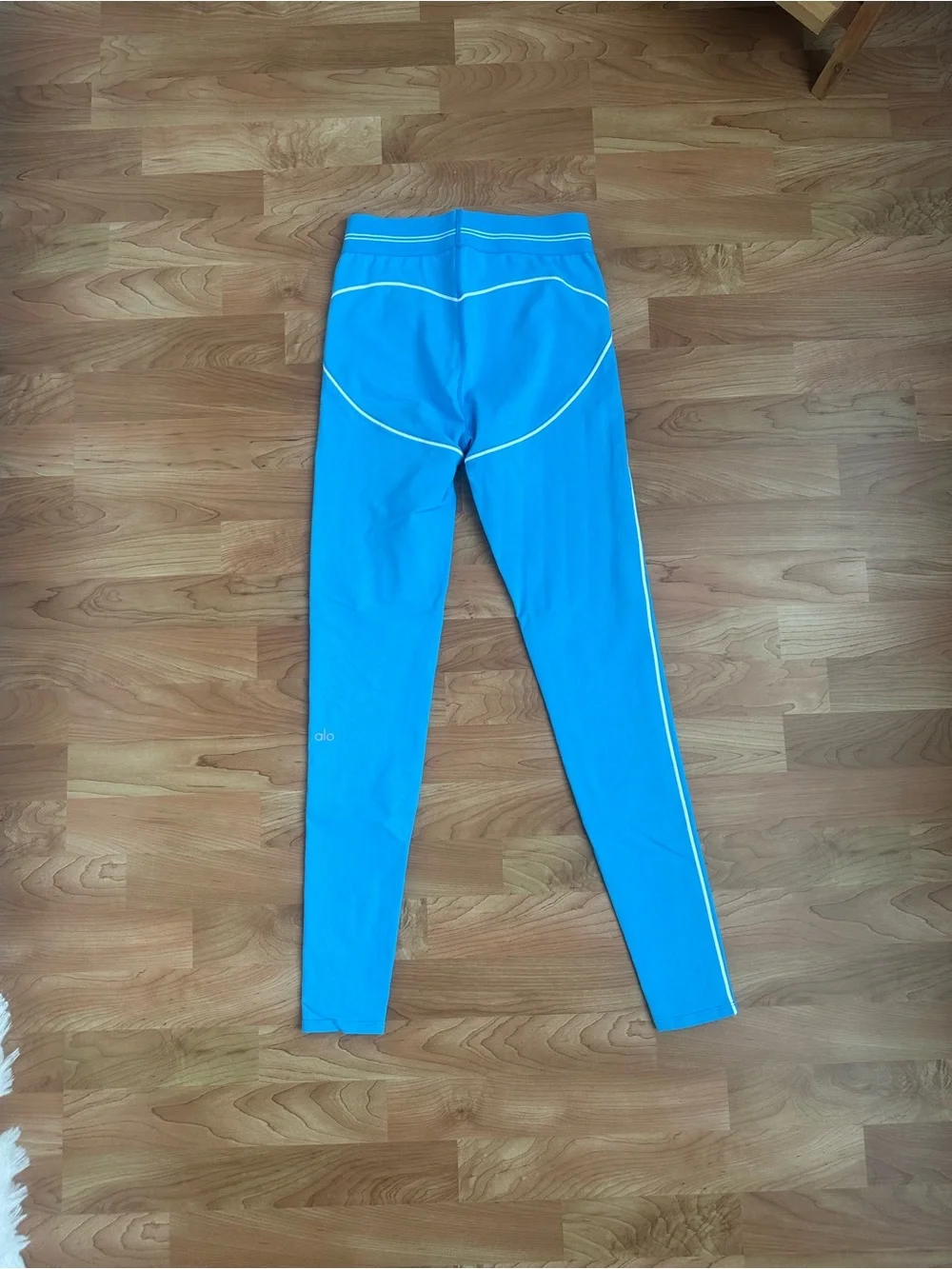 NEVER WORN ALO Yoga Airbrush High-Waist Heart Throb Legging