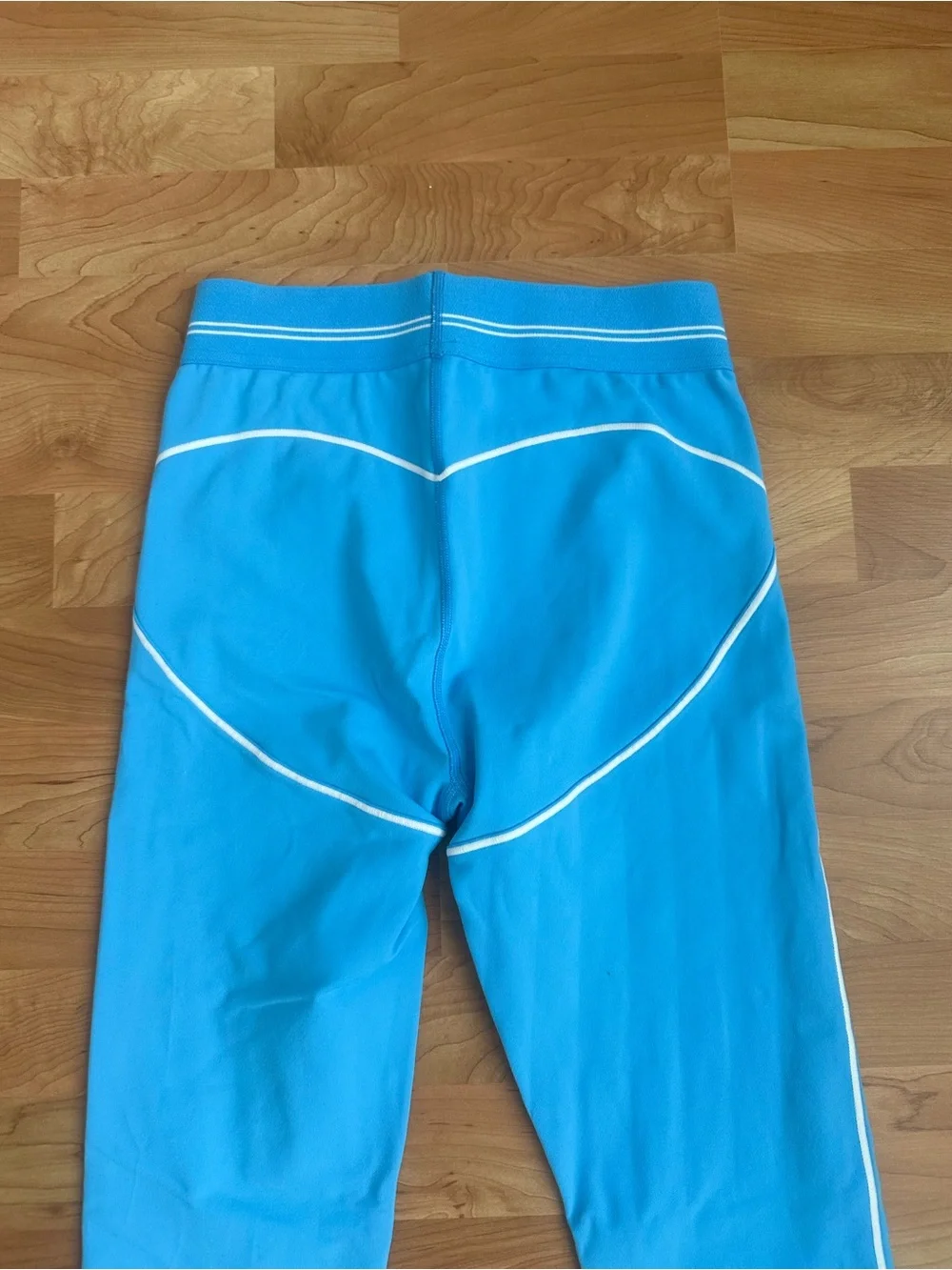 NEVER WORN ALO Yoga Airbrush High-Waist Heart Throb Legging