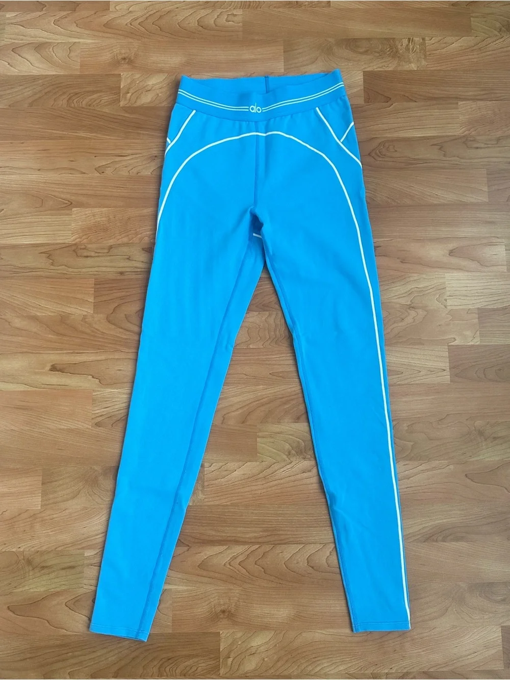 NEVER WORN ALO Yoga Airbrush High-Waist Heart Throb Legging