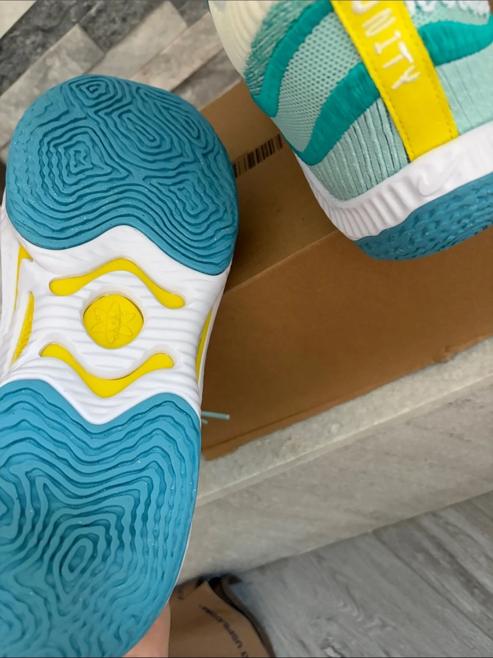 Nike Cosmic Unity 3 men's sneakers new in box no lid size 11