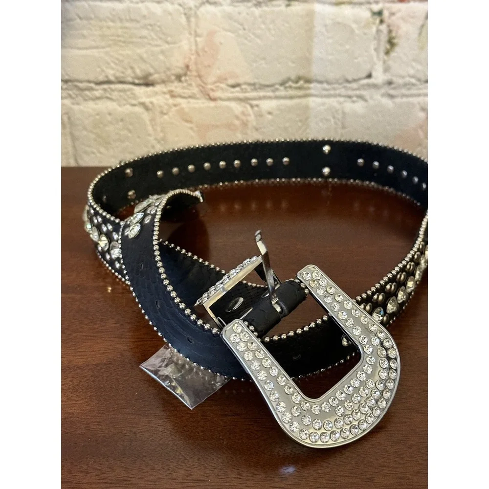 N/A women black
