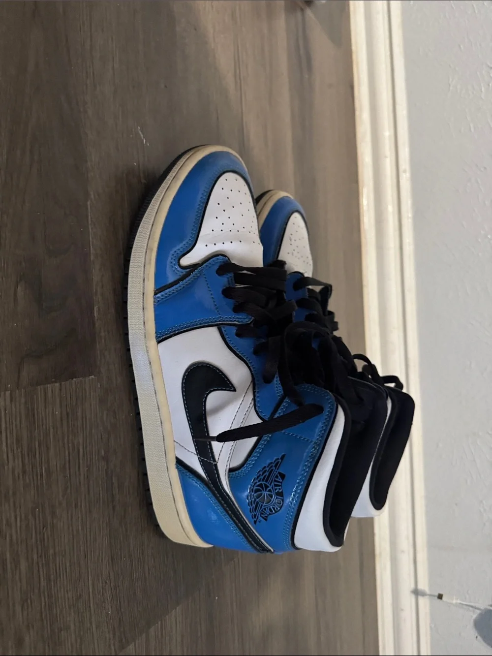 Air Jordan 1 Mid/Retro Blue & White Sneakers
